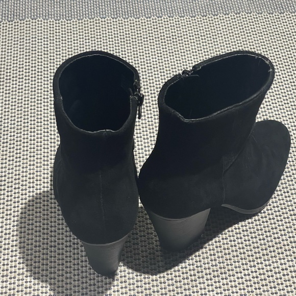 Nine West Bolt Suede Bootie Size 8M - Picture 2 of 9